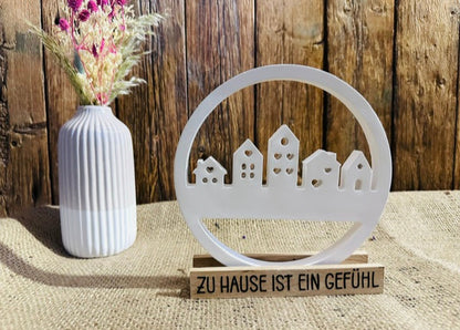 Handgemachter Häuserkranz zum Hängen oder Stellen